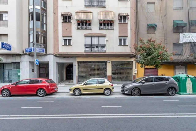 LOCAL COMERCIAL EN ARABIAL JUNTO HIPERCOR — 17