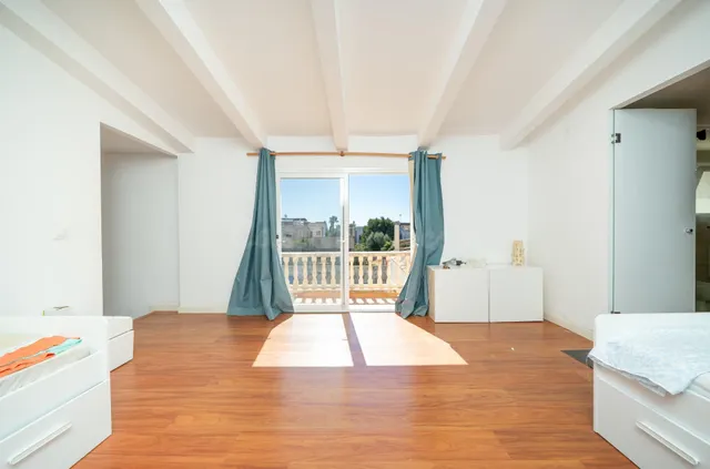 Amplia vivienda unifamiliar con piscina, jardín, placas sola - foto 4