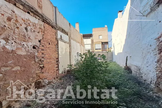 ¡OPORTUNIDAD INCREÍBLE! TERRENO URBANO AMPLIO Y CON COCHERA — 46
