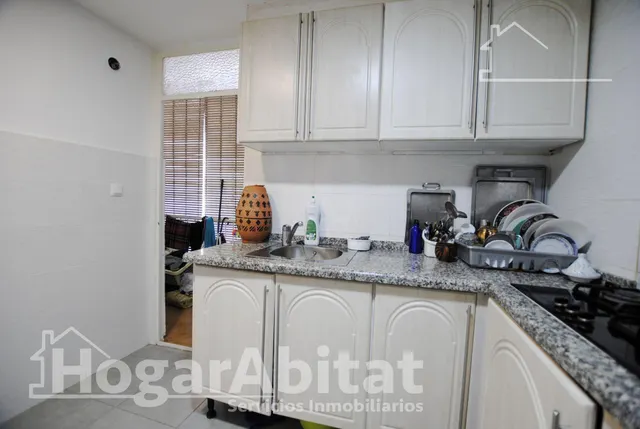 ¡gran oportunidad! muy amplio de 4 dormitorios, con balcón junto av beniopa — 21
