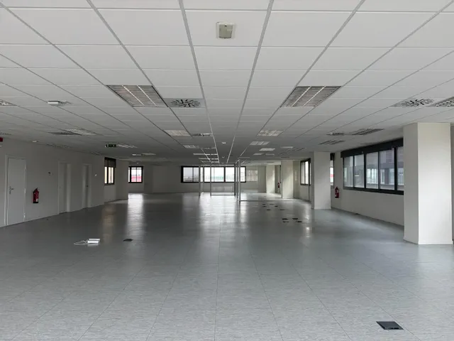 Oficinas en la zona de gran via 2 exteriores diafana con pk — 13