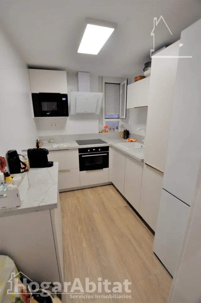 Impecable y reformado en residencial con terraza, piscina y dos plazas de garaje, cerca del centro — 7