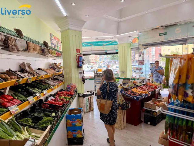 Traspaso de frutería rentable en pleno Reyes Católicos - foto 4