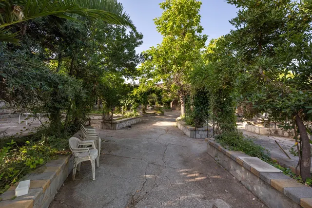 Terreno urbanizable, actualmente hay un restaurante. — 49