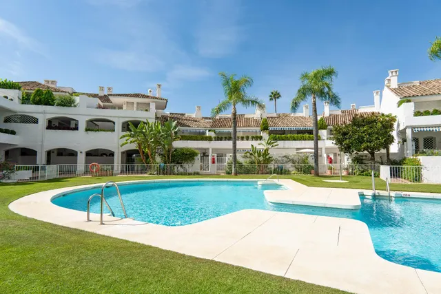 Amplio dúplex en Río Real, Marbella Este, junto a proyectos de alto valor — 49