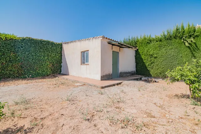 ¡Oportunidad Única! Se Vende Magnífica Casa en Esquina con Amplia Parcela — 48