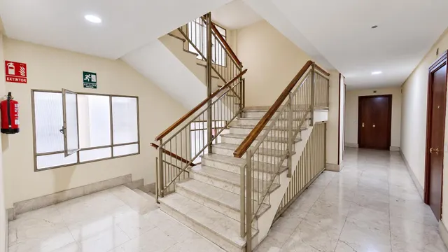 ¡INVERSORES! VENTA DE DOS PISOS UNIDOS A REFORMAR DE 3 DORMITORIOS Y 2 BAÑOS CADA UNO MUY CERCA DEL RETIRO — 38