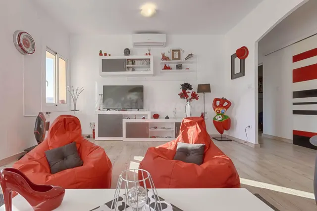 Modernidad en el Corazón de Roses: Tu Hogar a un Paso del Ma - foto 4