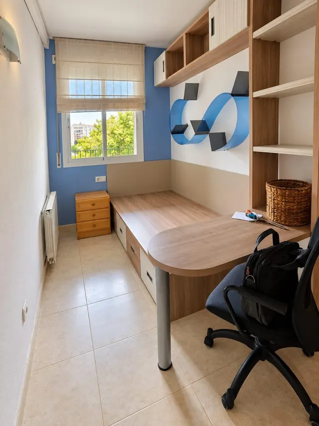 Piso exterior de 4 habitaciones con balcón y parking incluido en el centro de Reus — 38