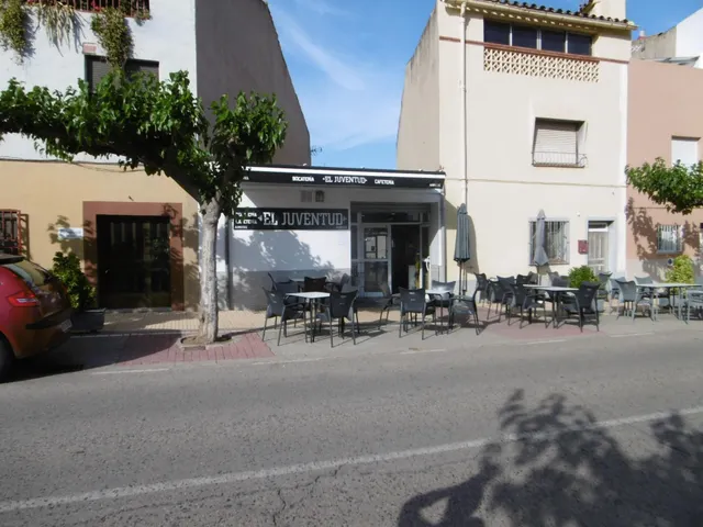 SOLAR CON LOCAL COMERCIAL EN PLANTA BAJA ACTUALMENTE CON NEGOCIO DE BAR — 6