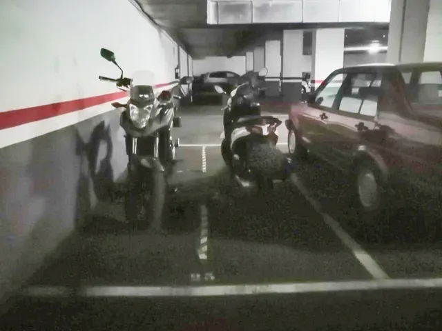 AMPLIA PLAZA DE PARKING A LA VENTA EN SAGRADA FAMILIA — 7