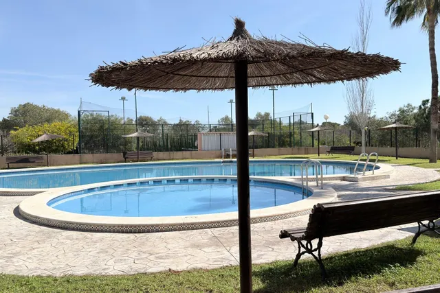 Magnifico bungalow de planta baja con piscina comunitaria y zonas verdes — 4