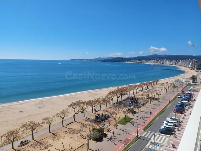 PALAMÓS: PISO A 1a LÍNEA DE MAR CON TERRAZA DE 25 M2 — 2