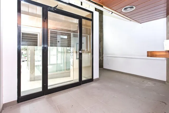 Local comercial 242m² en venta - Sagrada Familia — 2