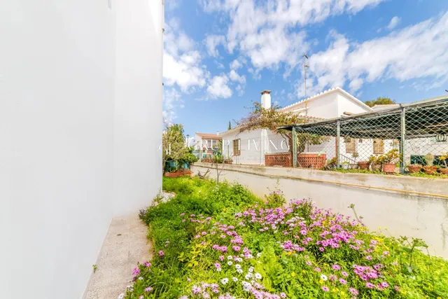 ELEGANTE CASA ESQUINERA DE ESTILO INGLÉS CON VISTAS AL MAR — 49
