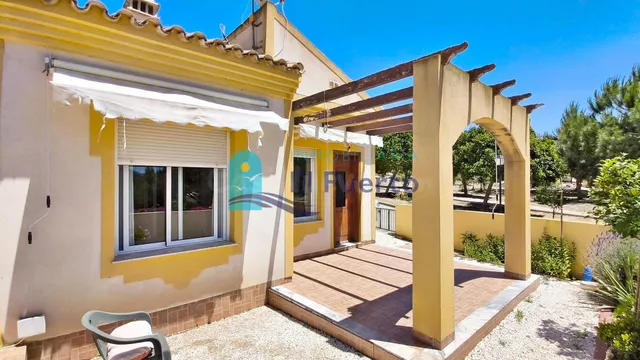 ENCANTADORA CASA DE PLANTA BAJA EN COUNTRY CLUB, MAZARRÓN – 