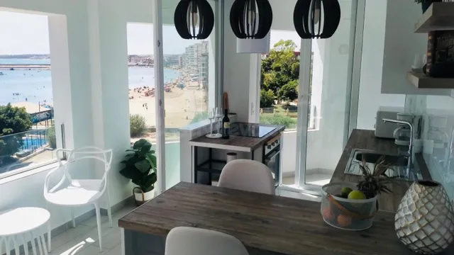 Espectacular vivienda con vistas al mar y al puerto deportiv