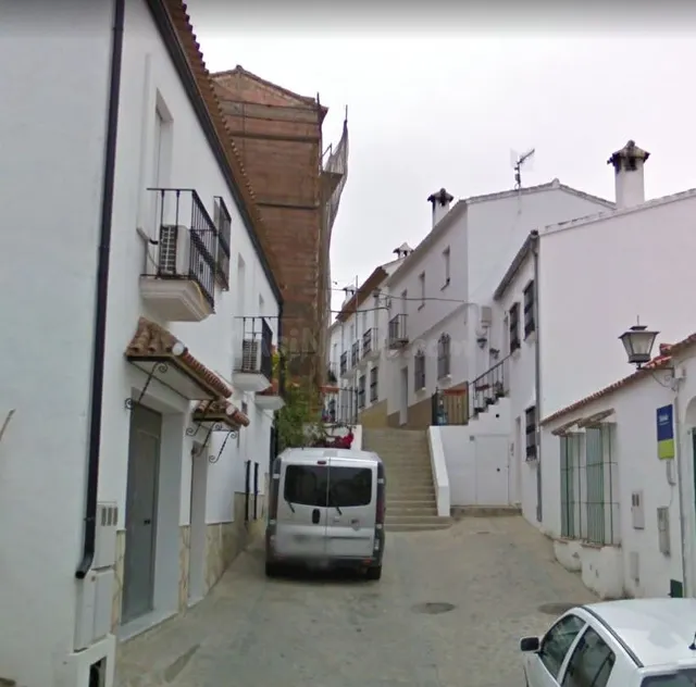 SE VENDE LOCAL COMERCIAL EN ZAHARA DE LA SIERRA - foto 3