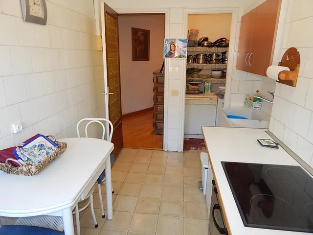 ETXEA Vende piso en el centro de Pamplona, 4 dormitorios, salón cocina, baño y aseo — 12