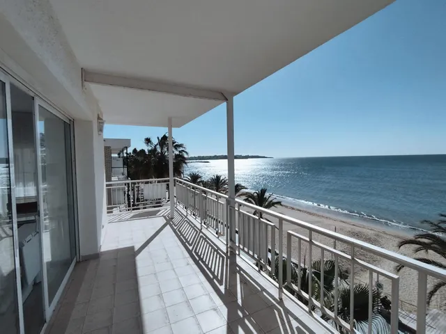 ESPECTACULAR PISO CON VISTAS AL MAR EN EL PASEO MARITIM DE SALOU. — 10