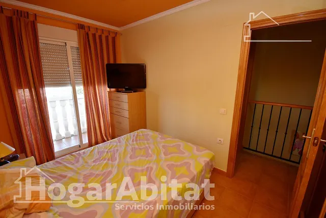 CHALET PAREADO CON TERRAZA Y GARAJE JUNTO A LA PLAYA — 18