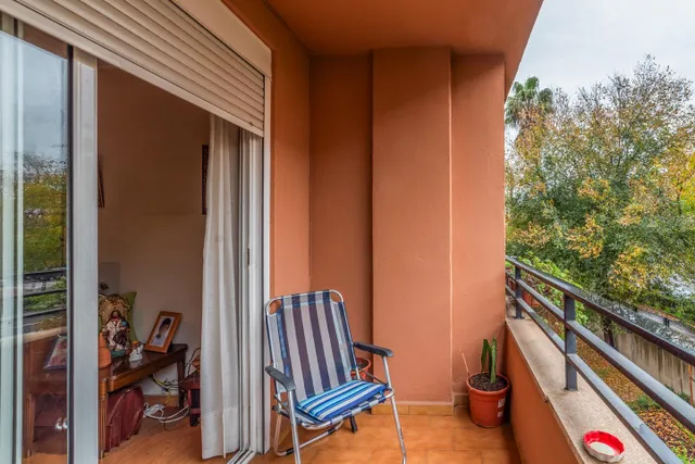 Piso reformado con piscina y garaje — 16