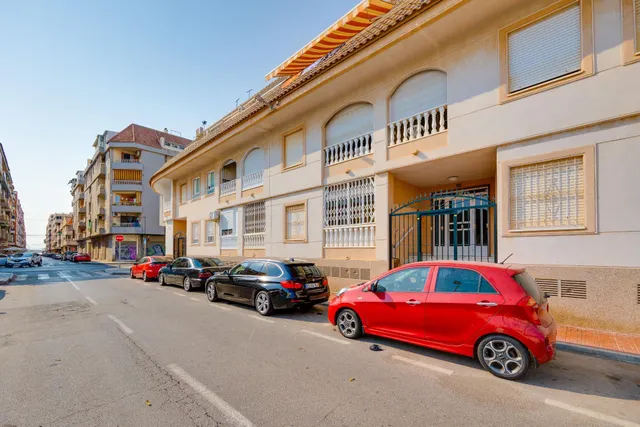 Ático con terraza, garaje y piscina a 250 metros del mar — 31