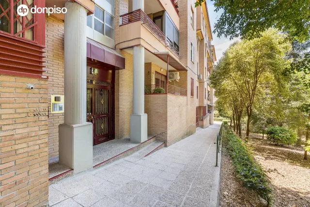 AMPLIO PISO EN AVENIDA DE PULIANAS — 30