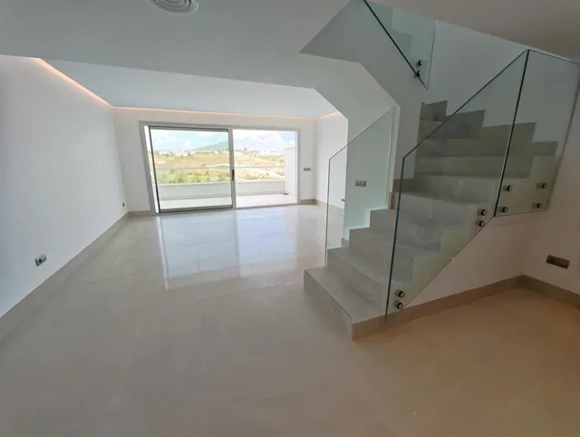 Exclusivo Ático Dúplex en Primera Línea de Golf | 215,51 m2 de Lujo, Vistas Abiertas y Solárium Privado — 9
