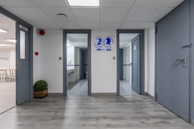 Venta de amplio y funcional local en zona inmejorable (avda. madrid) - Granada — 17