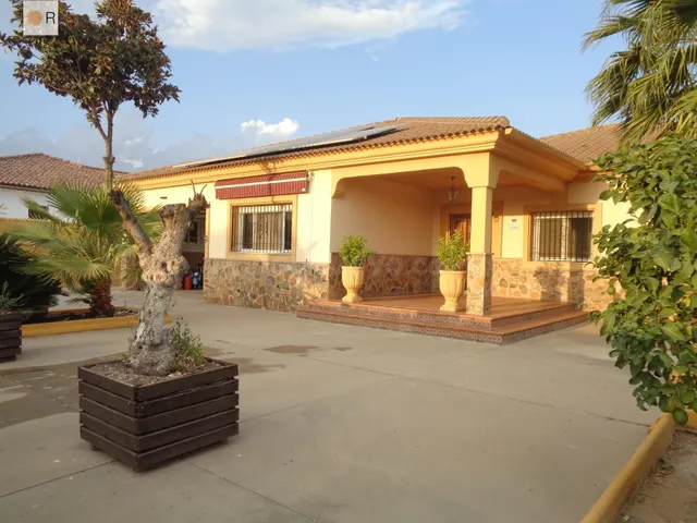 ¡Oportunidad Única! Chalet con Piscina en El Nuevo Higuerón,