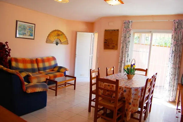 Chalet de 120 m2 con 4 habitaciones dobles y piscina — 11