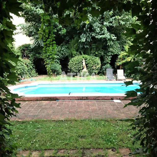 MAGNÍFICA CASA EN VENTA CON JARDÍN Y PISCINA, EN EL CASCO UR - foto 2
