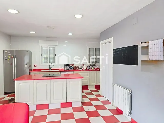 Estupendo chalet de 998 m2 de parcela y 620 m2 de vivienda. — 2