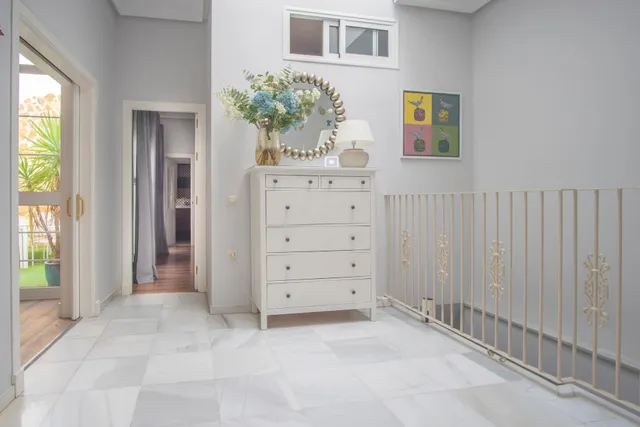 Espaciosa casa con encanto en el centro: elegancia, azotea y sótano en calle Murillo ✨ — 10