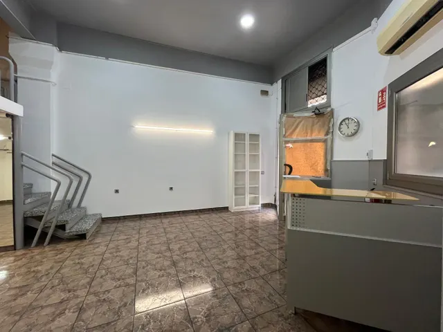 LOCAL COMERCIAL CON ALTILLO SITUADO EN ZONA  DR. PUJADES — 20