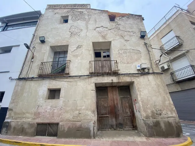 Increíble Adosado en Venta en el Centro Histórico de Abanill - foto 2