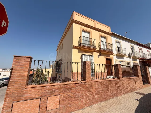 MAGNIFICA CASA EN ZONA VICTORIA! CALLE MIGUEL HERNANDEZ!