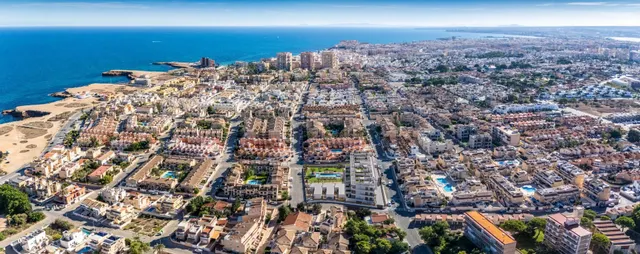 Apartamentos de nueva construcción con licencia turística a 300 m de la playa en Torrevieja — 33