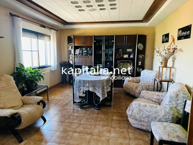 Amplia casa a la venta en Font de la Figuera (Valencia) — 18