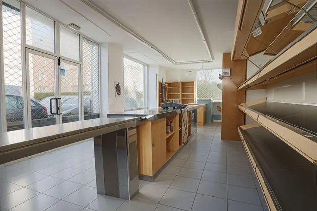 local comercial con gran escaparate - foto 2