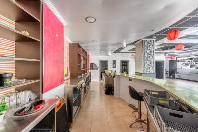 Se Vende Local Comercial Bar-Cafetería Calle Almería 9 — 13
