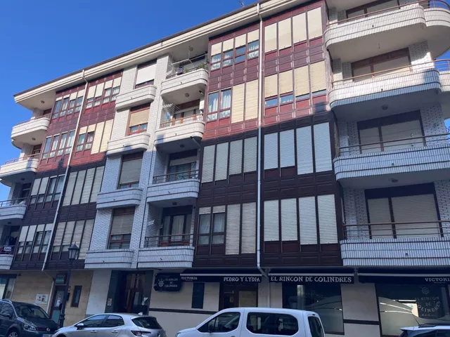 Gran piso de esquina de 3 dormitorios con garaje cerrado opcional en Colindres — 2