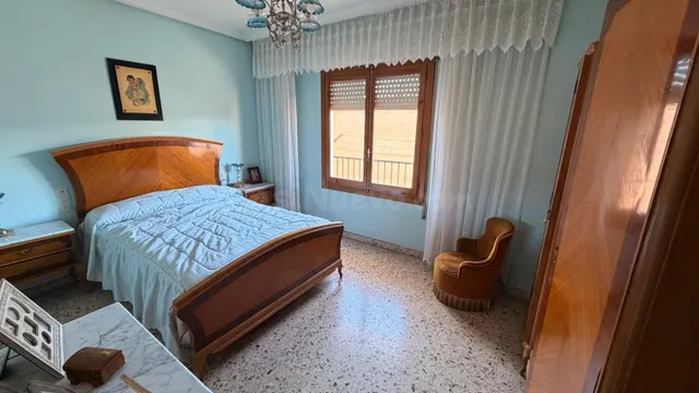 Piso de 4 habitaciones, dos terrazas en calle corredera — 2