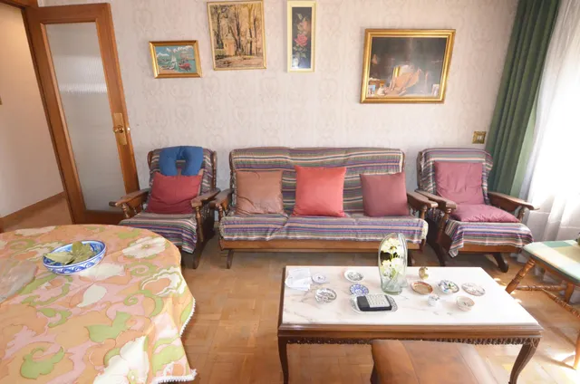 Urbis te ofrece un piso en venta en zona San Juan, Salamanca. — 48
