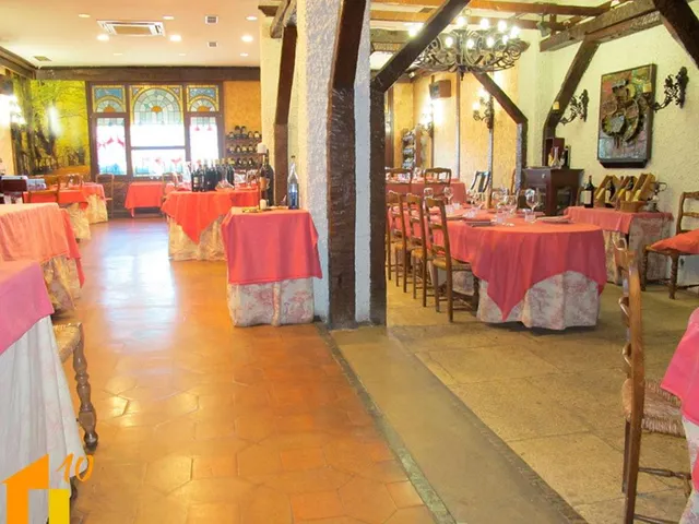 Se alquila o vende Bar Restaurante en avd. Constitucion — 8