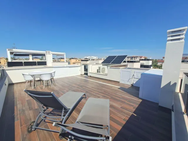 Villa con tres dormitorios en la zona de Lomas de Cabo Roig — 24