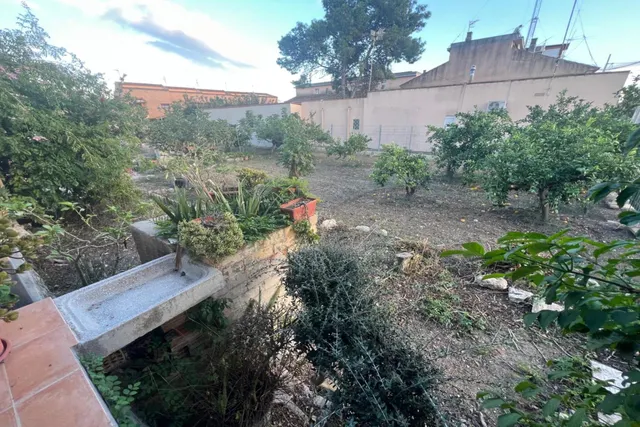 Casa tradicional en Deltebre, construida en el año 1918, situada sobre una parcela esquinera de aproximadamente 1.340 m2. — 13