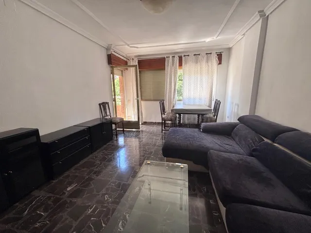 Piso para estudiantes muy luminoso de 3 dormitorios en la Al - foto 2