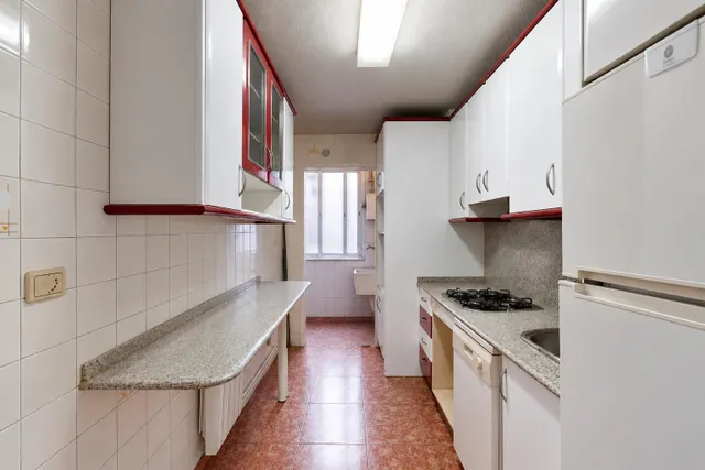 Piso exterior de 111 m2 con 4 dormitorios, garaje y trastero en Av Juan Antonio Perea — 23